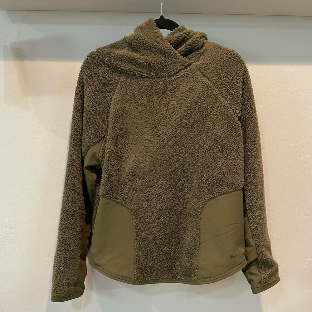 NIKE WOMENS HOODED SHERPA PULLOVER!